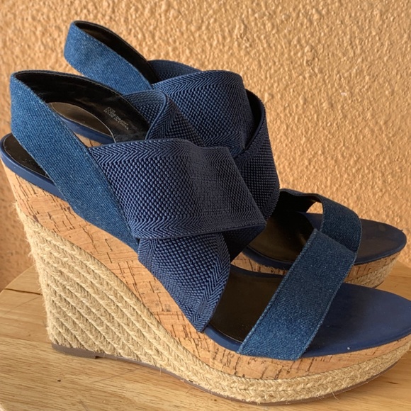 CHARLES DAVID SHOES / DENIM WEDGE SANDALS / BLUE / SIZE 11 - Picture 2 of 3